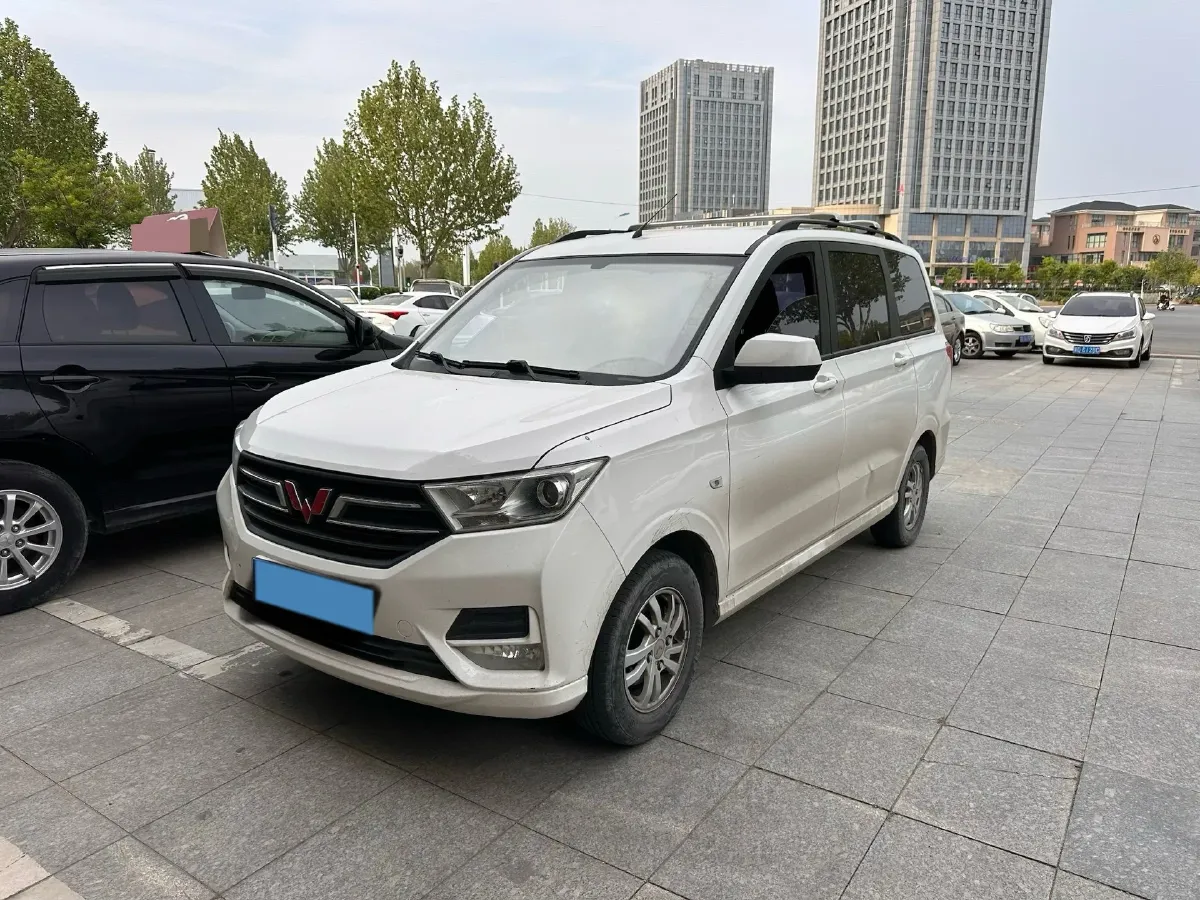 2021 WuLing HongGuang 1.5L 99HP L4 6MT,autocango,china used car exporter,china ev exporter,chinese used car exporter,chinese used ev exporter