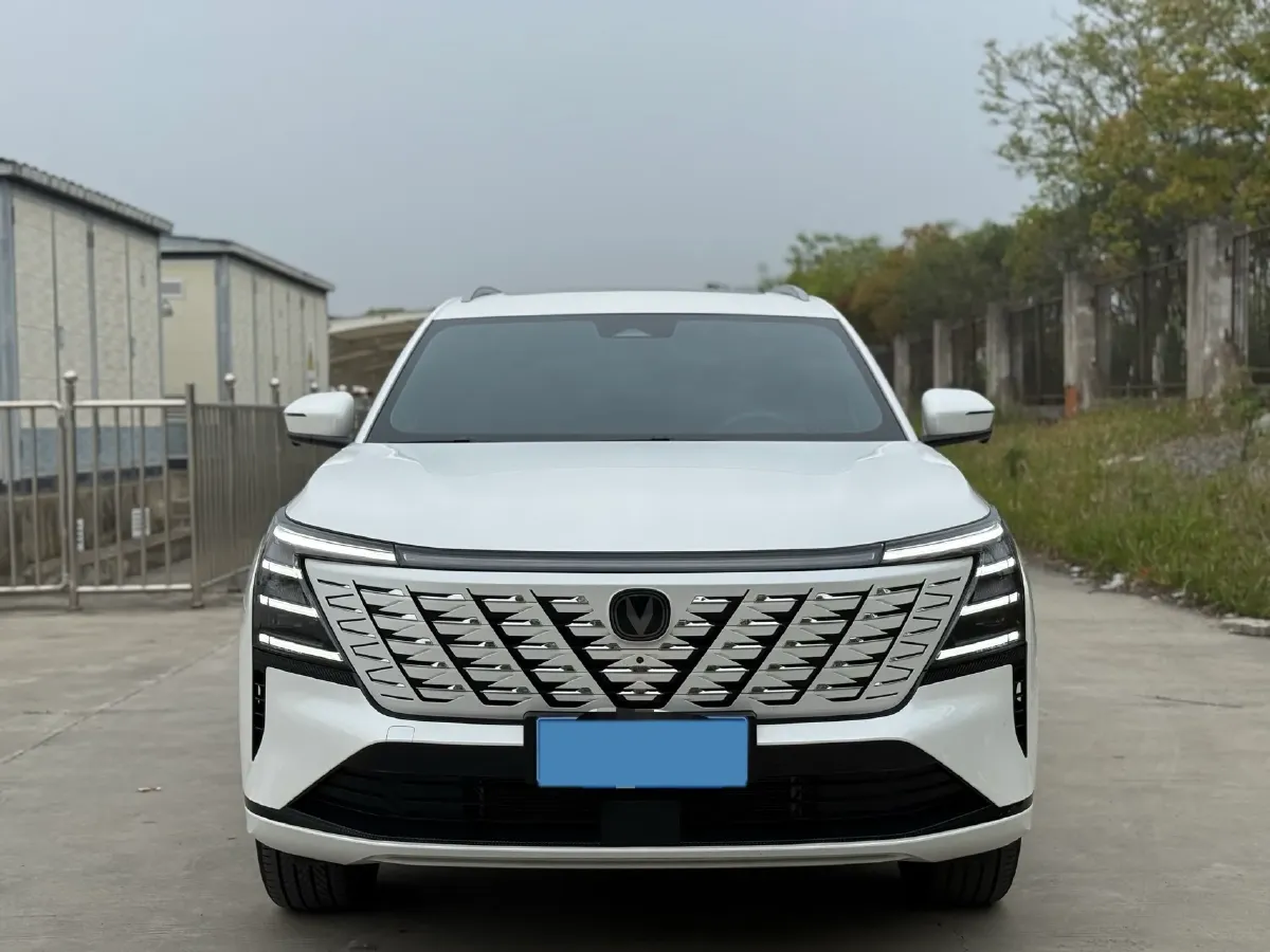 2025 ChangAn CS75 Plus 2.0T 233HP L4 8AT,autocango,china used car exporter,china ev exporter,chinese used car exporter,chinese used ev exporter