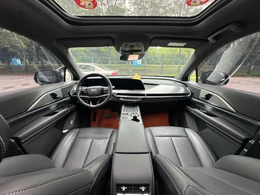 2025 Cadillac XT5 2.0T 237HP L4 9AT,autocango,china used car exporter,china ev exporter,chinese used car exporter,chinese used ev exporter