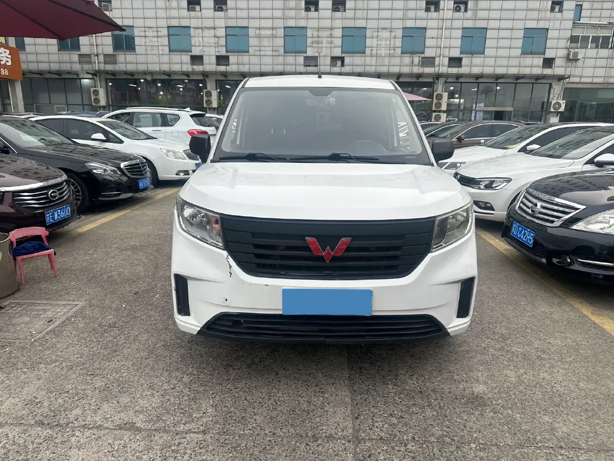 2021 WuLing HongGuang Plus 1.5L 99HP L4 6MT,autocango,china used car exporter,china ev exporter,chinese used car exporter,chinese used ev exporter