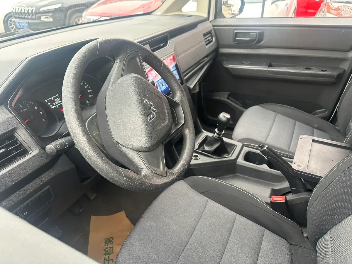 2021 WuLing HongGuang Plus 1.5L 99HP L4 6MT,autocango,china used car exporter,china ev exporter,chinese used car exporter,chinese used ev exporter