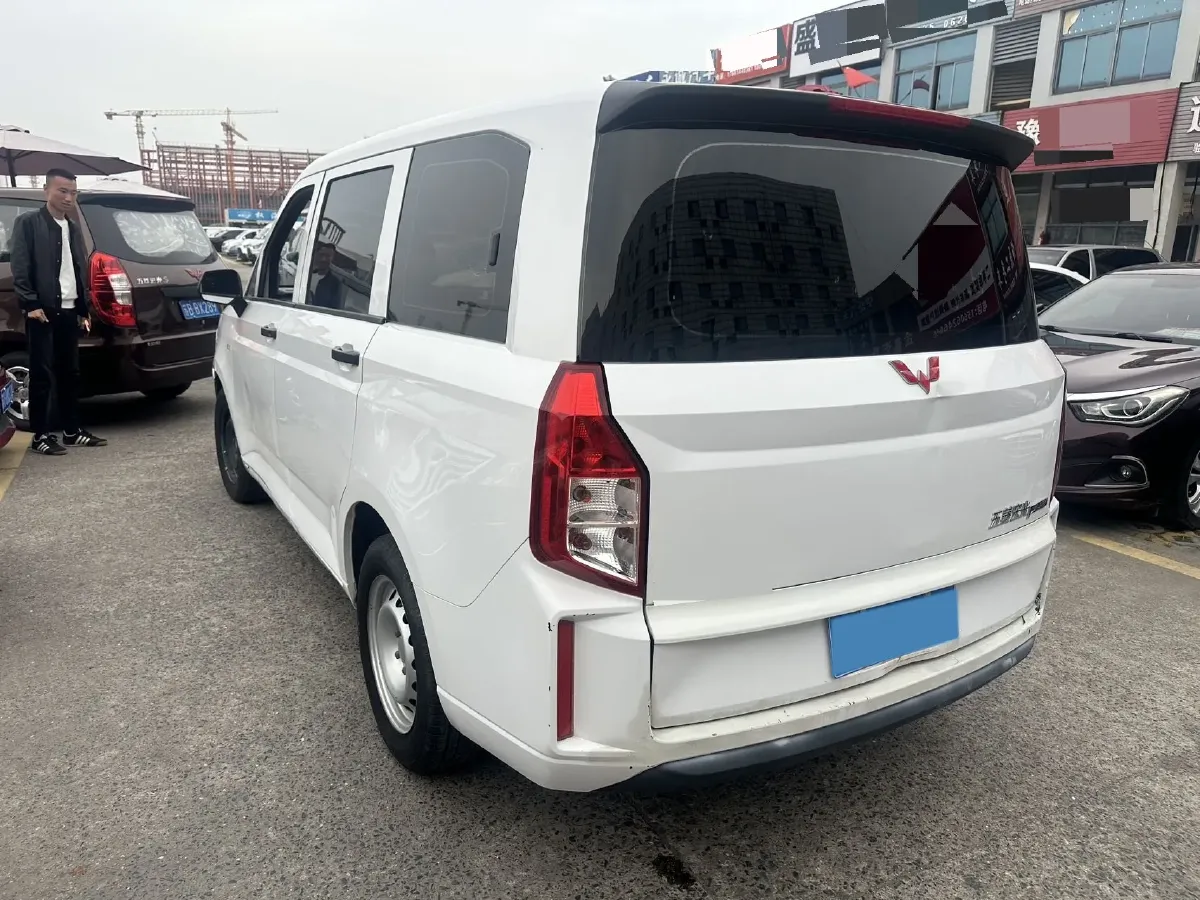 2021 WuLing HongGuang Plus 1.5L 99HP L4 6MT,autocango,china used car exporter,china ev exporter,chinese used car exporter,chinese used ev exporter