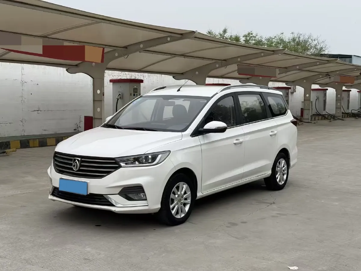 2019 BaoJun 530 1.5T 147HP L4 6MT,autocango,china used car exporter,china ev exporter,chinese used car exporter,chinese used ev exporter