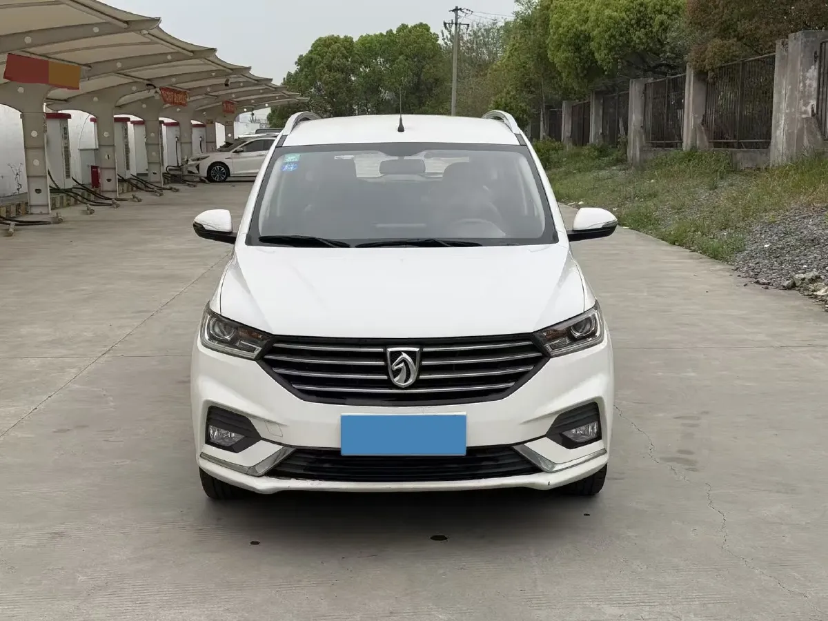 2019 BaoJun 530 1.5T 147HP L4 6MT,autocango,china used car exporter,china ev exporter,chinese used car exporter,chinese used ev exporter