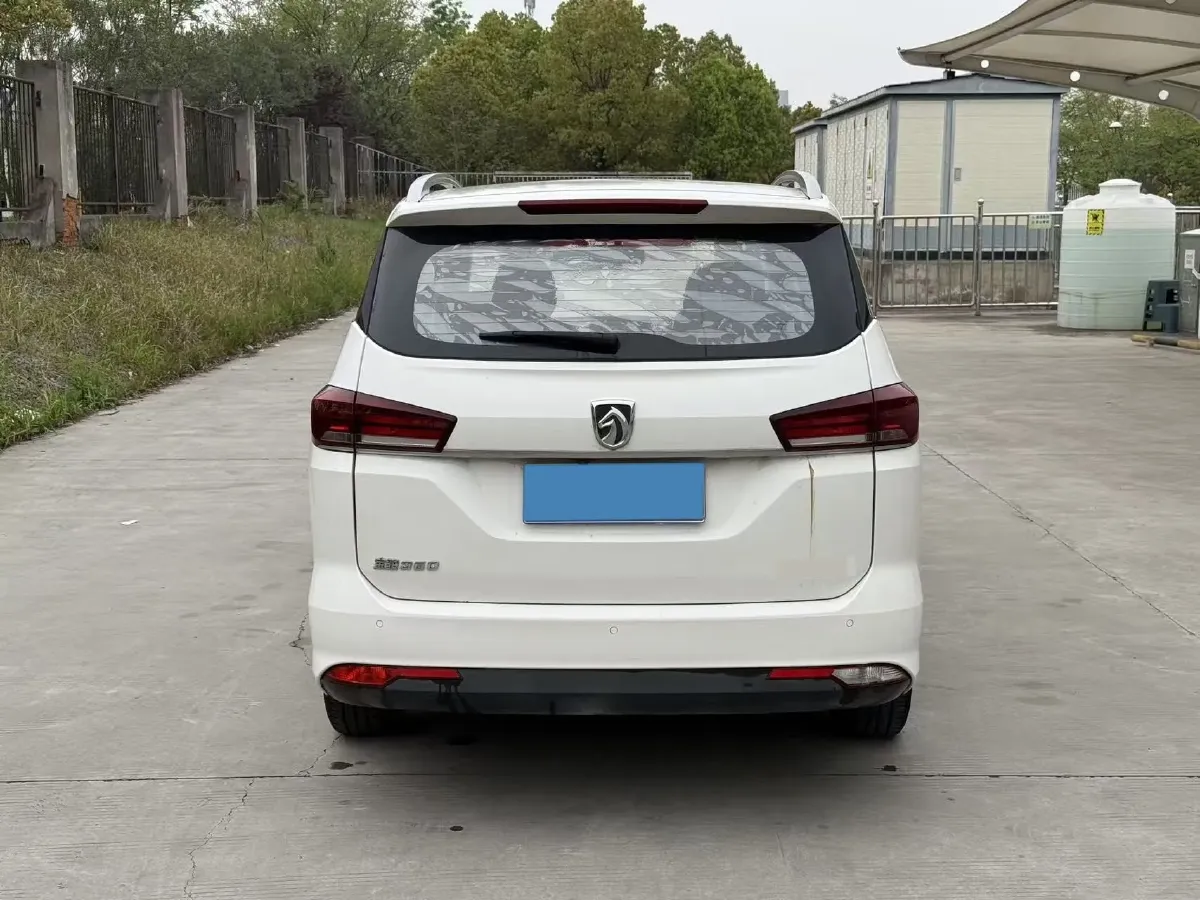 2019 BaoJun 530 1.5T 147HP L4 6MT,autocango,china used car exporter,china ev exporter,chinese used car exporter,chinese used ev exporter