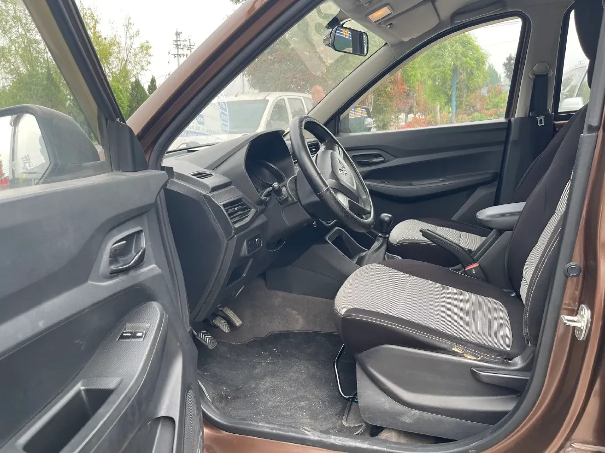 2019 WuLing HongGuang 1.5L 99HP L4 6MT,autocango,china used car exporter,china ev exporter,chinese used car exporter,chinese used ev exporter