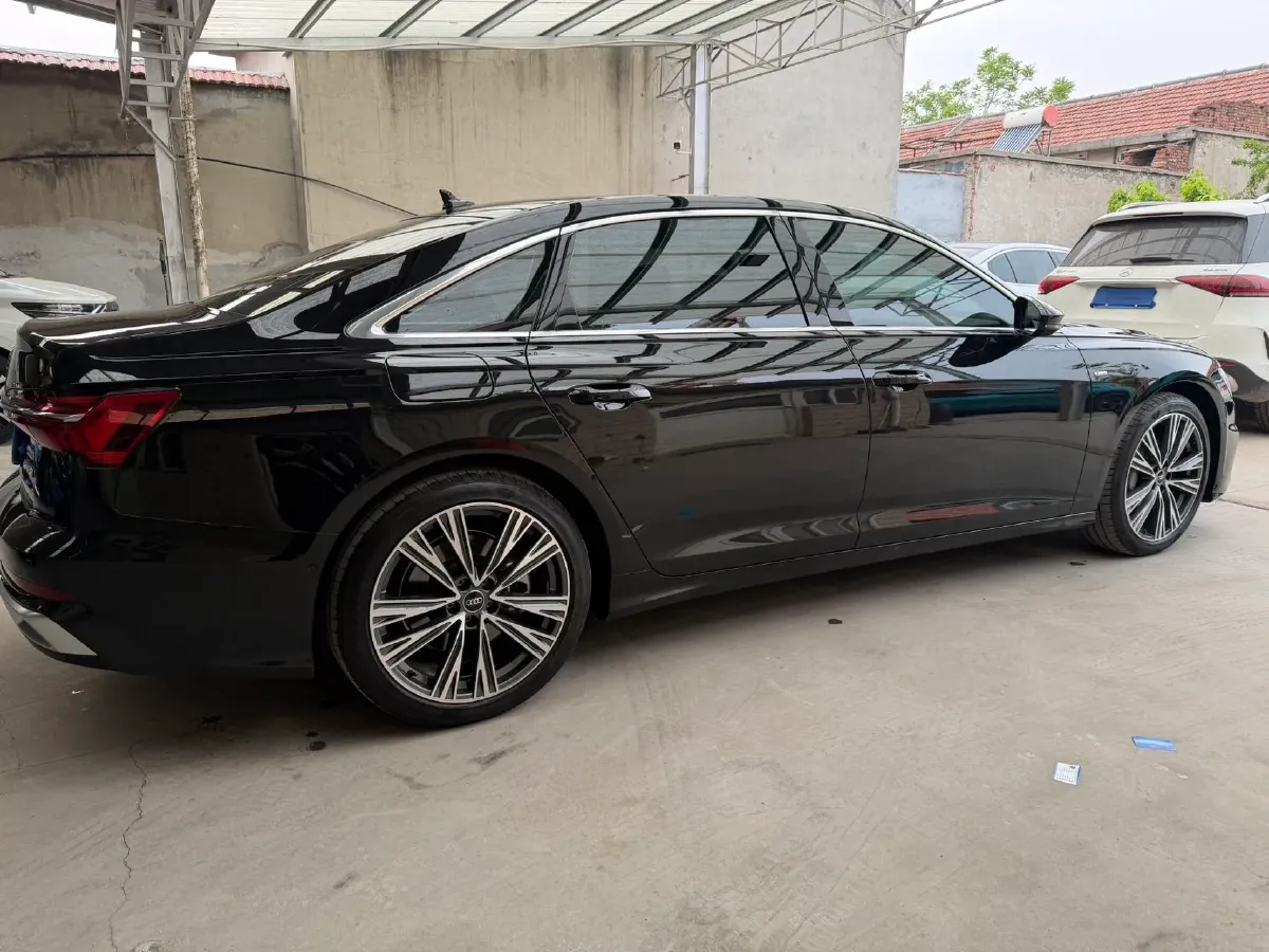 2025 Audi A6L 2.0T 245HP L4 7DCT,autocango,china used car exporter,china ev exporter,chinese used car exporter,chinese used ev exporter
