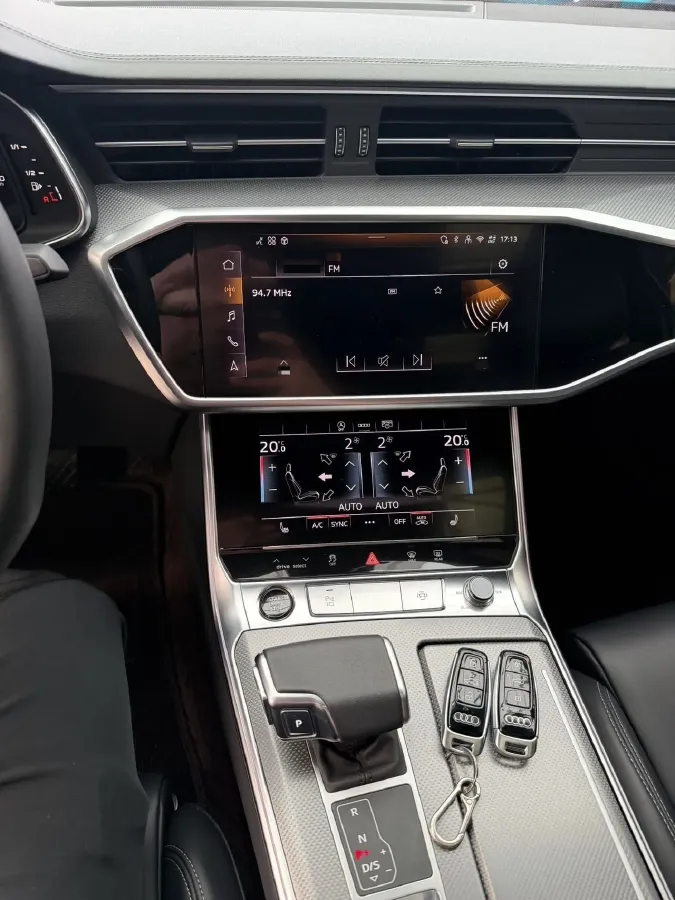 2025 Audi A6L 2.0T 245HP L4 7DCT,autocango,china used car exporter,china ev exporter,chinese used car exporter,chinese used ev exporter