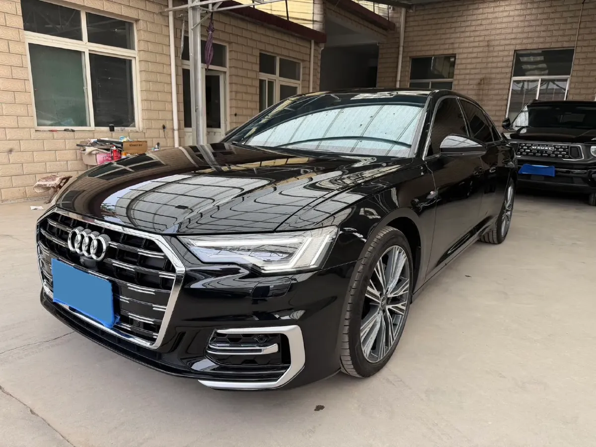 2025 Audi A6L 2.0T 245HP L4 7DCT,autocango,china used car exporter,china ev exporter,chinese used car exporter,chinese used ev exporter