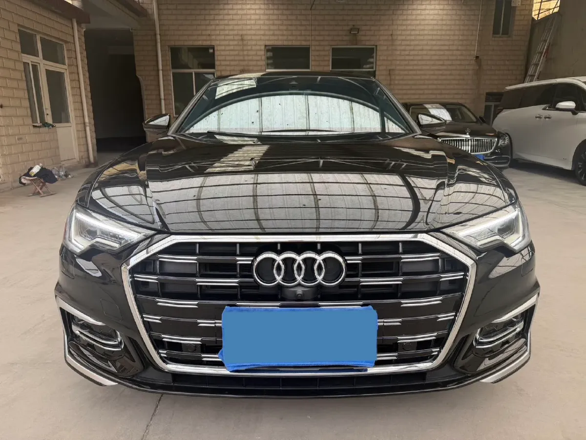 2025 Audi A6L 2.0T 245HP L4 7DCT,autocango,china used car exporter,china ev exporter,chinese used car exporter,chinese used ev exporter
