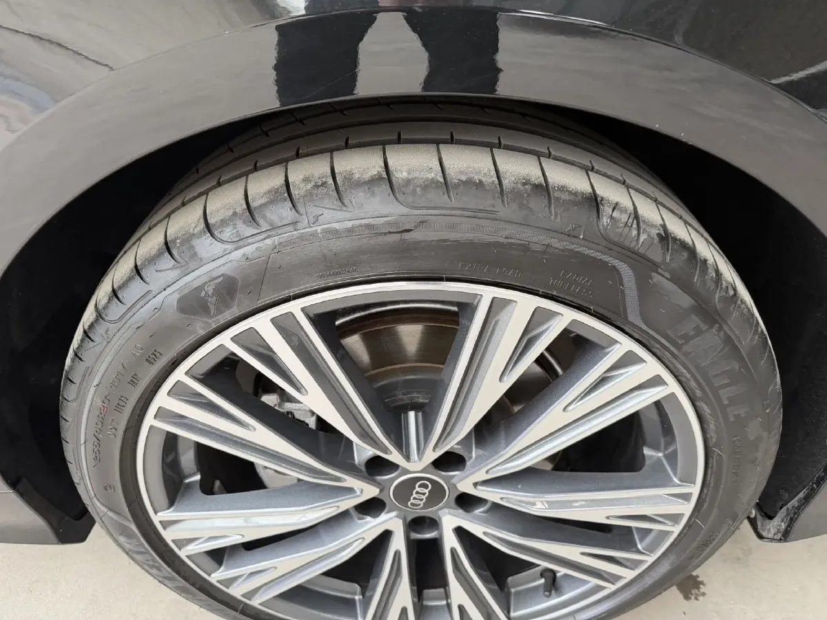 2025 Audi A6L 2.0T 245HP L4 7DCT,autocango,china used car exporter,china ev exporter,chinese used car exporter,chinese used ev exporter