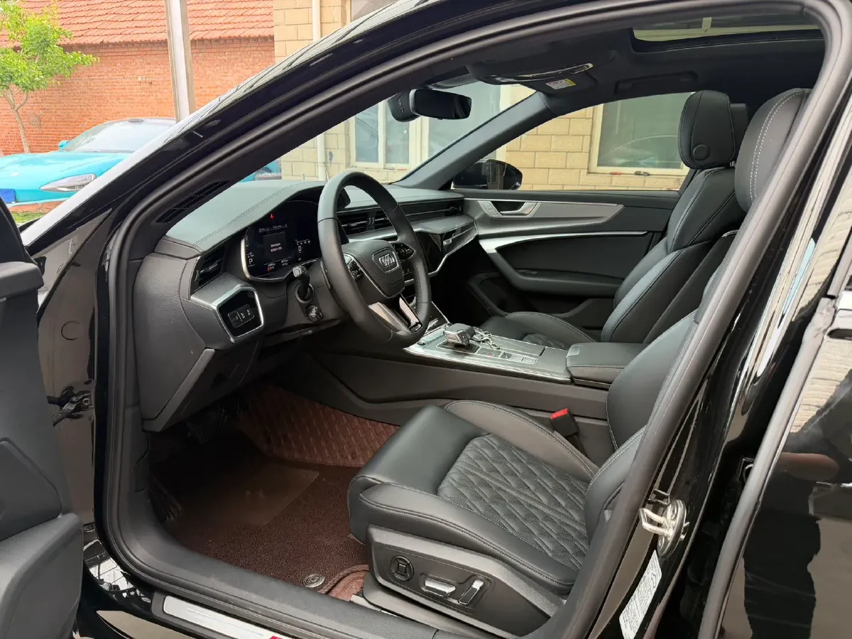 2025 Audi A6L 2.0T 245HP L4 7DCT,autocango,china used car exporter,china ev exporter,chinese used car exporter,chinese used ev exporter