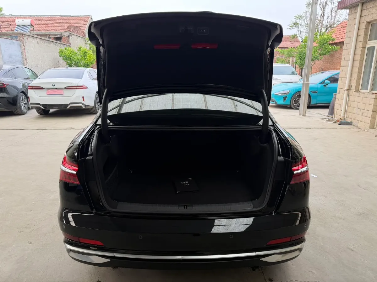 2025 Audi A6L 2.0T 245HP L4 7DCT,autocango,china used car exporter,china ev exporter,chinese used car exporter,chinese used ev exporter