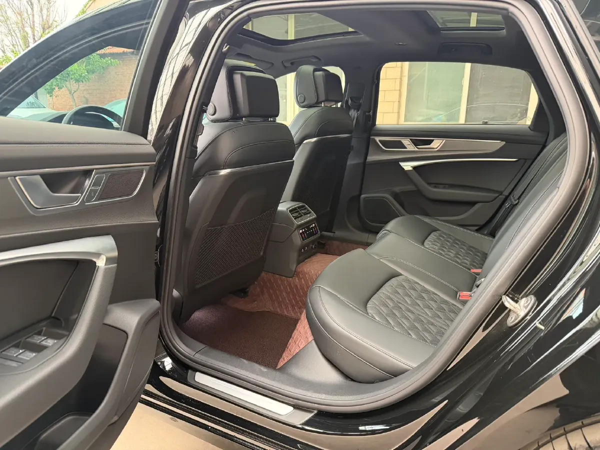 2025 Audi A6L 2.0T 245HP L4 7DCT,autocango,china used car exporter,china ev exporter,chinese used car exporter,chinese used ev exporter