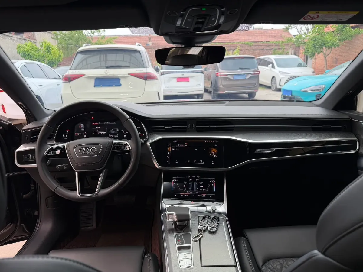 2025 Audi A6L 2.0T 245HP L4 7DCT,autocango,china used car exporter,china ev exporter,chinese used car exporter,chinese used ev exporter