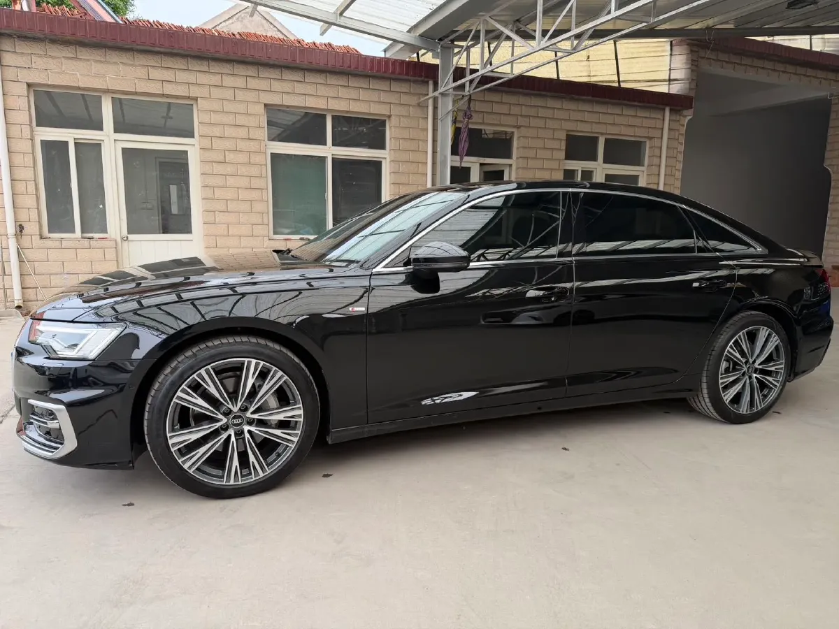 2025 Audi A6L 2.0T 245HP L4 7DCT,autocango,china used car exporter,china ev exporter,chinese used car exporter,chinese used ev exporter