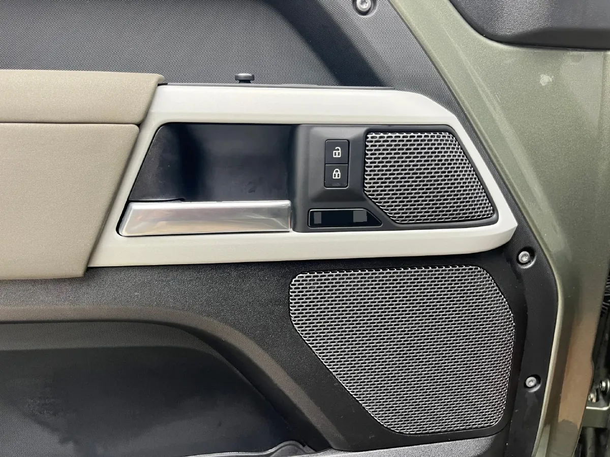 2023 Land Rover Defender 3.0T 400HP L6 8AT,autocango,china used car exporter,china ev exporter,chinese used car exporter,chinese used ev exporter