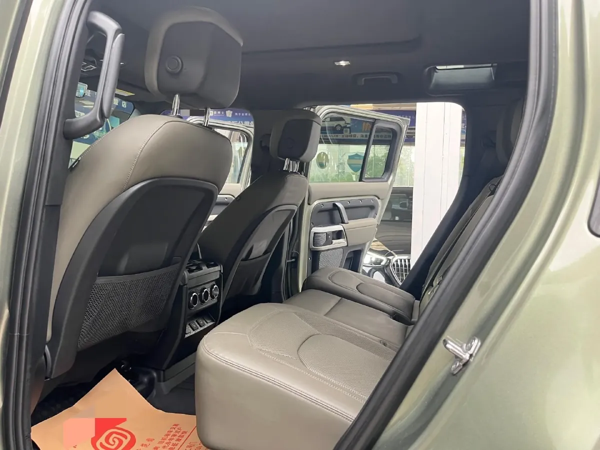 2023 Land Rover Defender 3.0T 400HP L6 8AT,autocango,china used car exporter,china ev exporter,chinese used car exporter,chinese used ev exporter