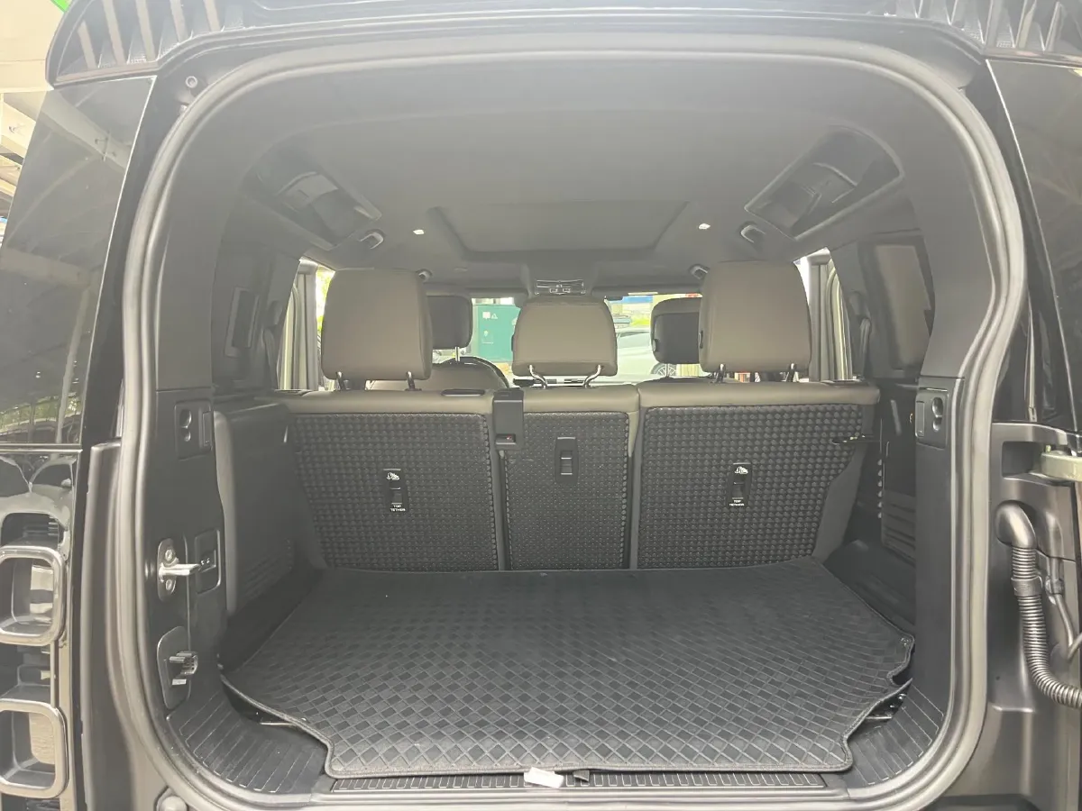 2023 Land Rover Defender 3.0T 400HP L6 8AT,autocango,china used car exporter,china ev exporter,chinese used car exporter,chinese used ev exporter