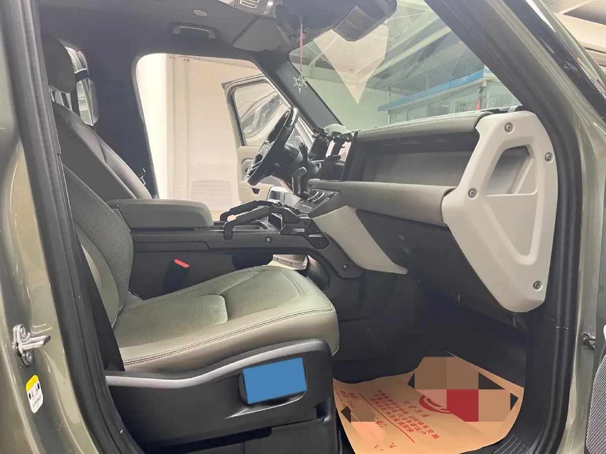 2023 Land Rover Defender 3.0T 400HP L6 8AT,autocango,china used car exporter,china ev exporter,chinese used car exporter,chinese used ev exporter