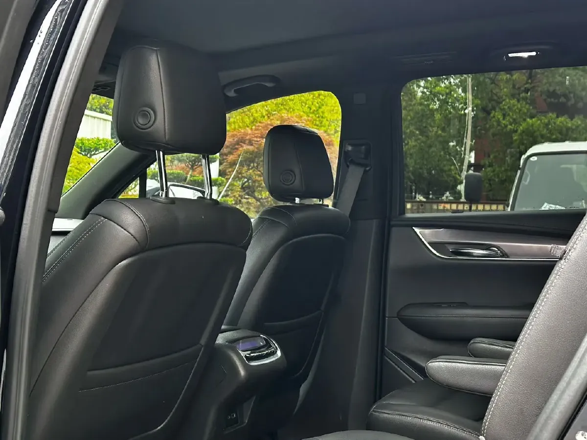 2021 Cadillac XT6 2.0T 237HP L4 9AT,autocango,china used car exporter,china ev exporter,chinese used car exporter,chinese used ev exporter