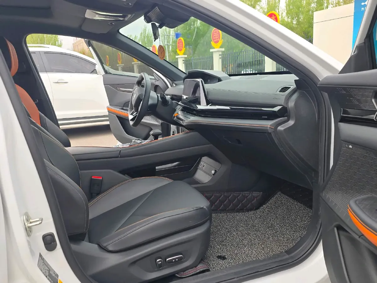 2023 ChangAn UNI-V iDD 1.5T 170HP L4 6TCT PHEV 18.4KWH,autocango,china used car exporter,china ev exporter,chinese used car exporter,chinese used ev exporter