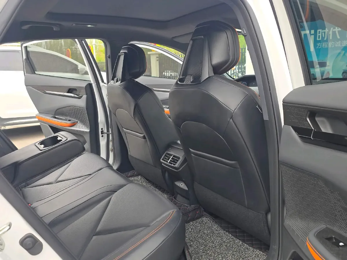 2023 ChangAn UNI-V iDD 1.5T 170HP L4 6TCT PHEV 18.4KWH,autocango,china used car exporter,china ev exporter,chinese used car exporter,chinese used ev exporter