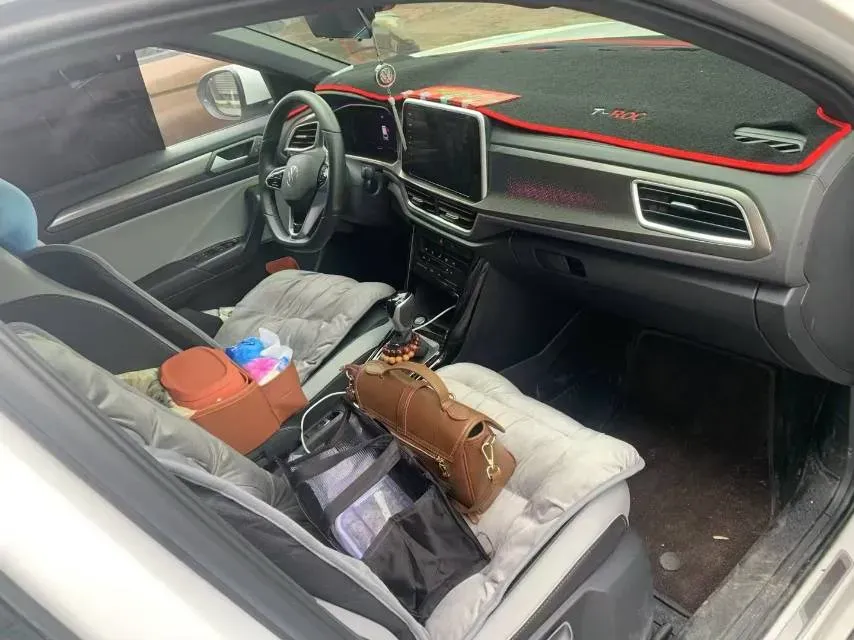 2025 Volkswagen T-Roc 1.5T 160HP L4 7DCT,autocango,china used car exporter,china ev exporter,chinese used car exporter,chinese used ev exporter