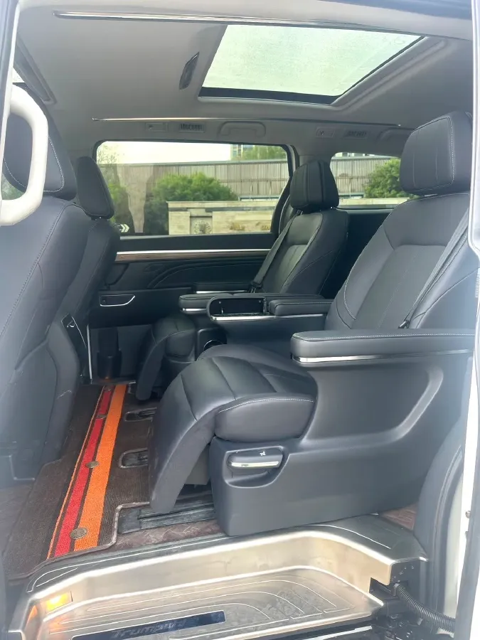 2021 GAC Trumpchi M8 2.0T 252HP L4 8AT,autocango,china used car exporter,china ev exporter,chinese used car exporter,chinese used ev exporter