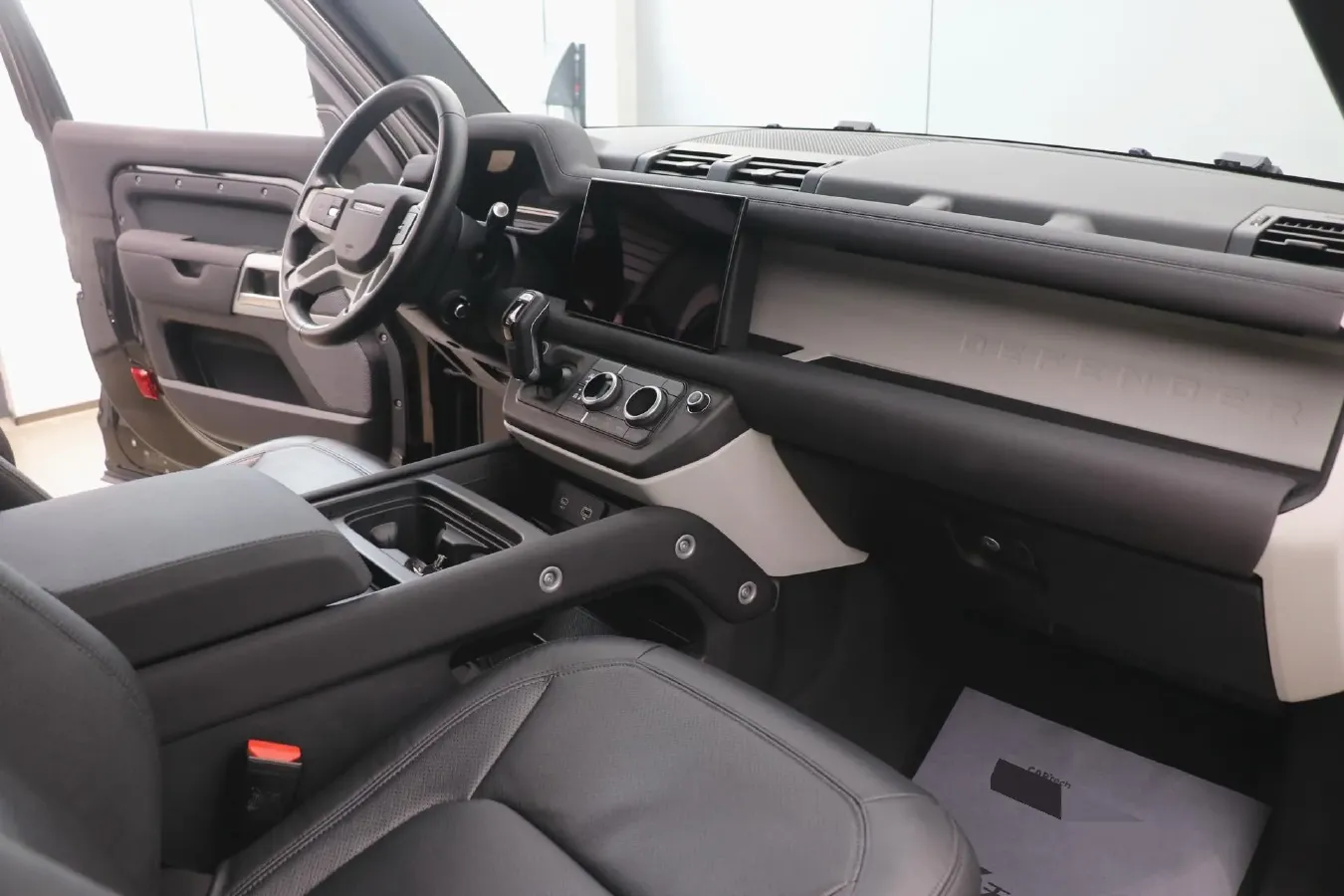 2023 Land Rover Defender 3.0T 400HP L6 8AT,autocango,china used car exporter,china ev exporter,chinese used car exporter,chinese used ev exporter