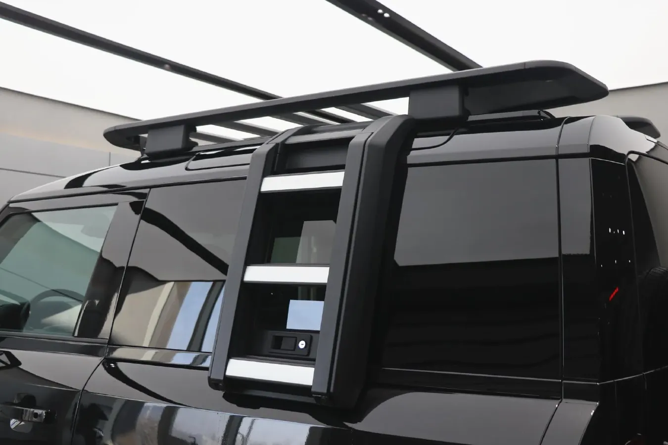 2023 Land Rover Defender 3.0T 400HP L6 8AT,autocango,china used car exporter,china ev exporter,chinese used car exporter,chinese used ev exporter