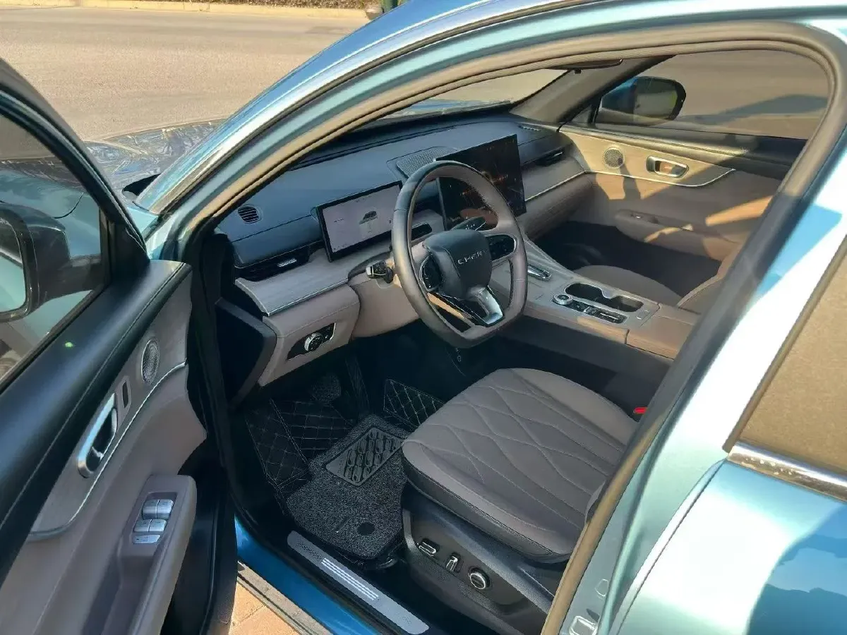 2025 Chery Tiggo 8 Plus 2.0T 254HP L4 8AT,autocango,china used car exporter,china ev exporter,chinese used car exporter,chinese used ev exporter