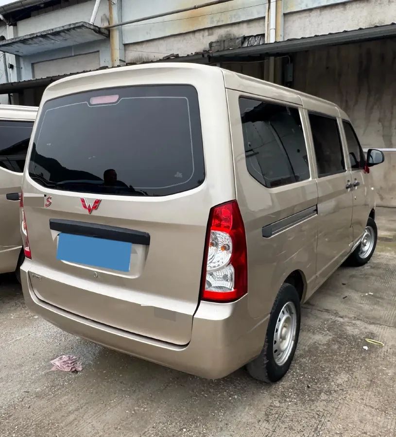 2021 WuLing RongGuang S 1.2L 76HP L4 5MT,autocango,china used car exporter,china ev exporter,chinese used car exporter,chinese used ev exporter