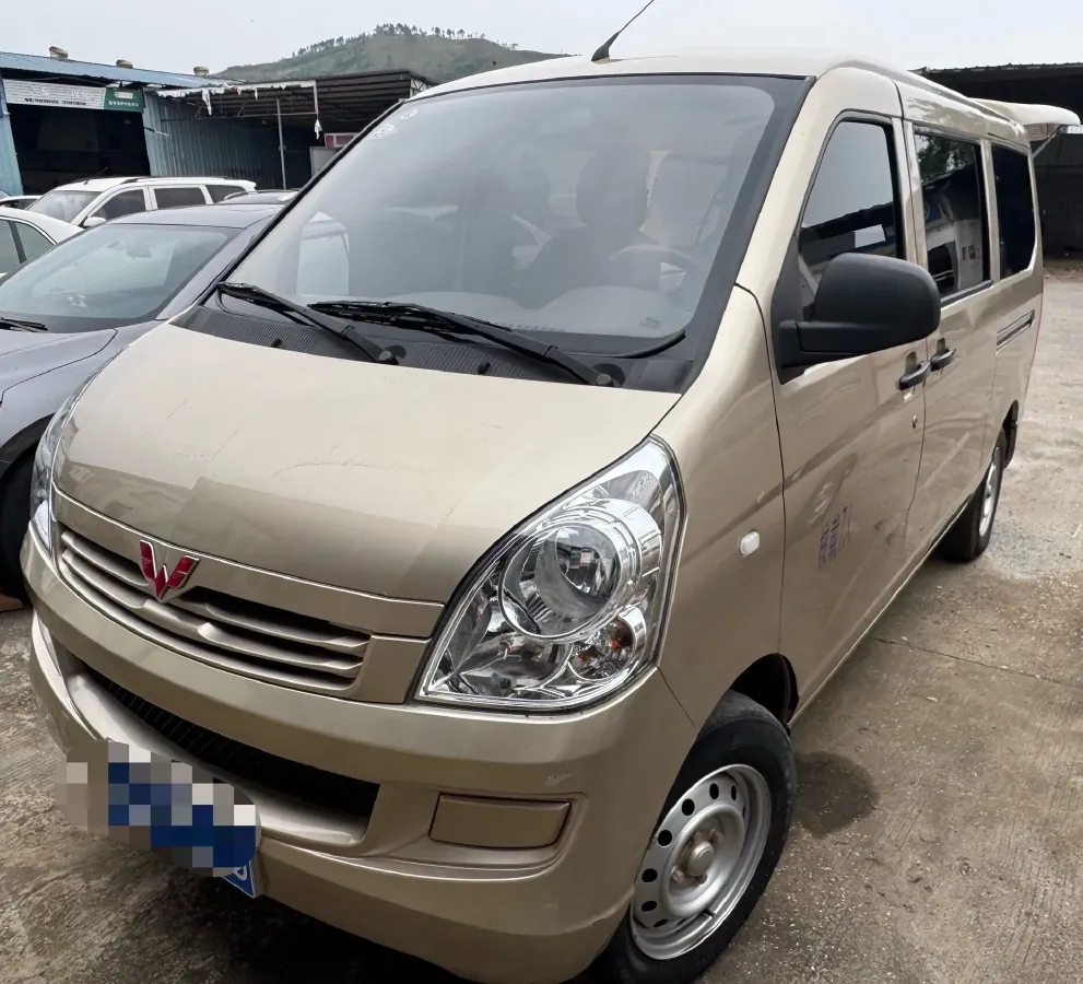 2021 WuLing RongGuang S 1.2L 76HP L4 5MT,autocango,china used car exporter,china ev exporter,chinese used car exporter,chinese used ev exporter