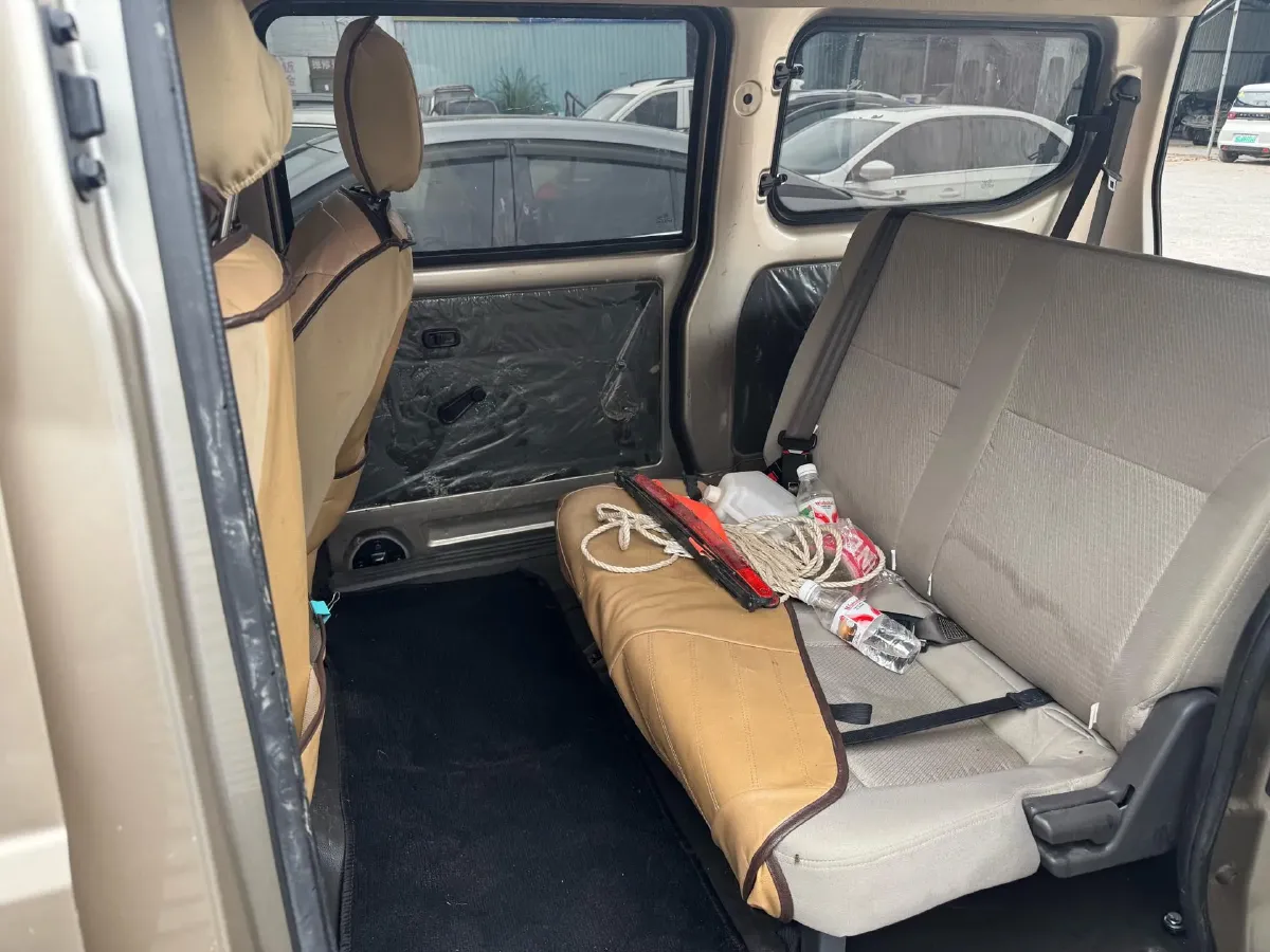 2021 WuLing RongGuang S 1.2L 76HP L4 5MT,autocango,china used car exporter,china ev exporter,chinese used car exporter,chinese used ev exporter