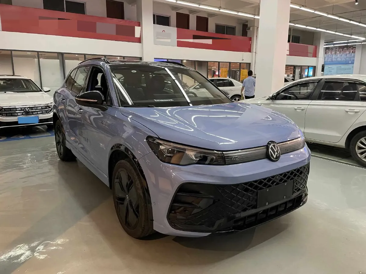 2025 Volkswagen Tiguan L 2.0T 220HP L4 7DCT,autocango,china used car exporter,china ev exporter,chinese used car exporter,chinese used ev exporter