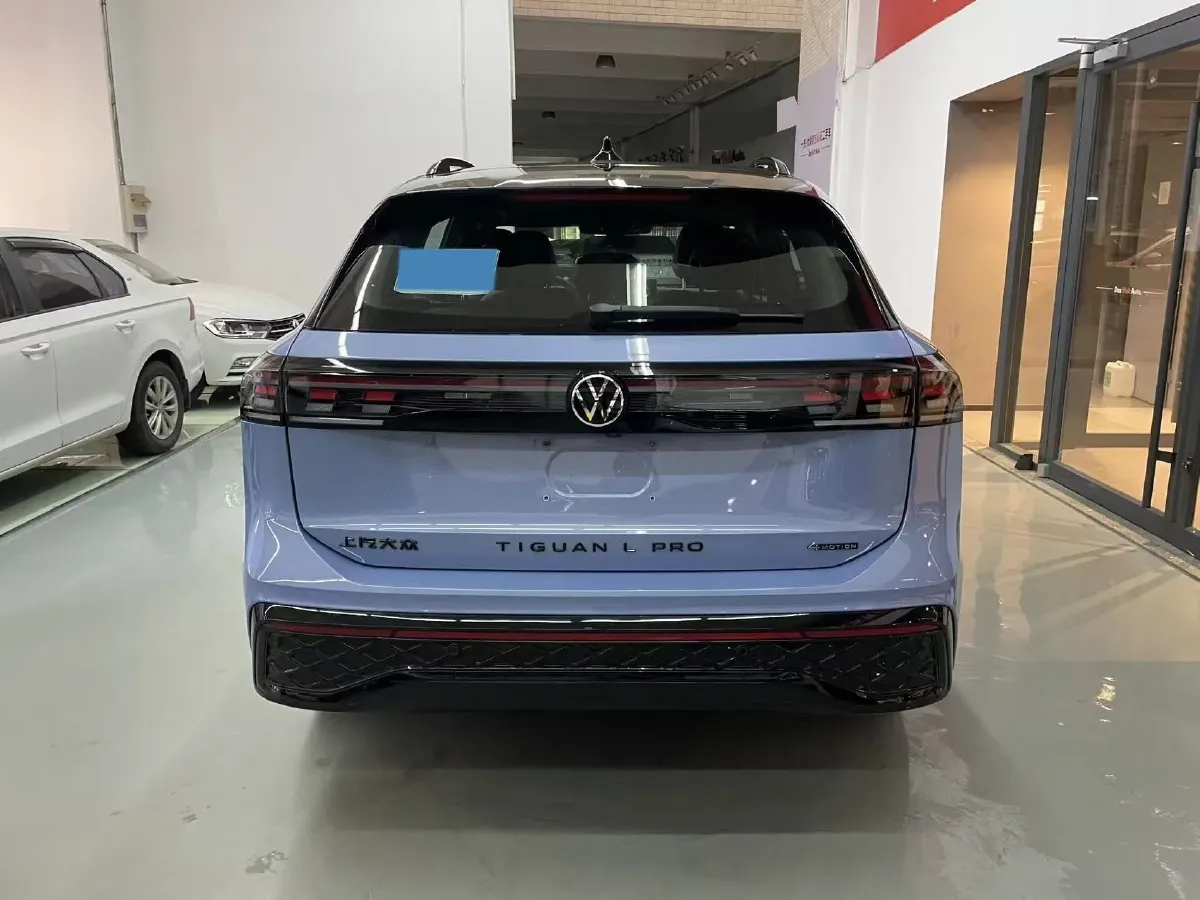 2025 Volkswagen Tiguan L 2.0T 220HP L4 7DCT,autocango,china used car exporter,china ev exporter,chinese used car exporter,chinese used ev exporter