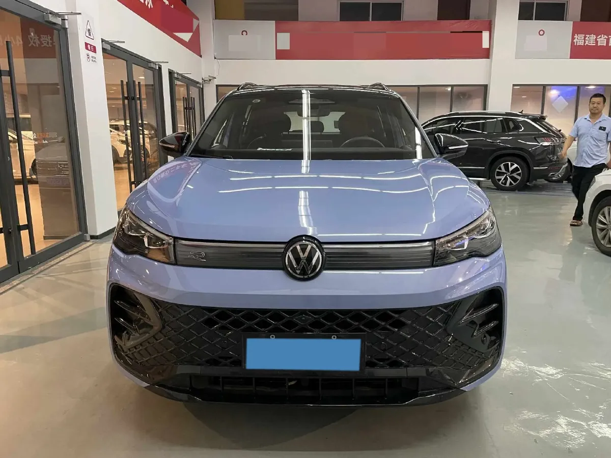 2025 Volkswagen Tiguan L 2.0T 220HP L4 7DCT,autocango,china used car exporter,china ev exporter,chinese used car exporter,chinese used ev exporter