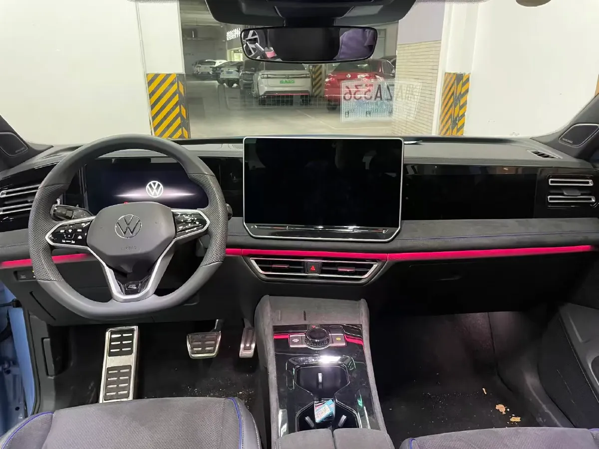 2025 Volkswagen Tiguan L 2.0T 220HP L4 7DCT,autocango,china used car exporter,china ev exporter,chinese used car exporter,chinese used ev exporter