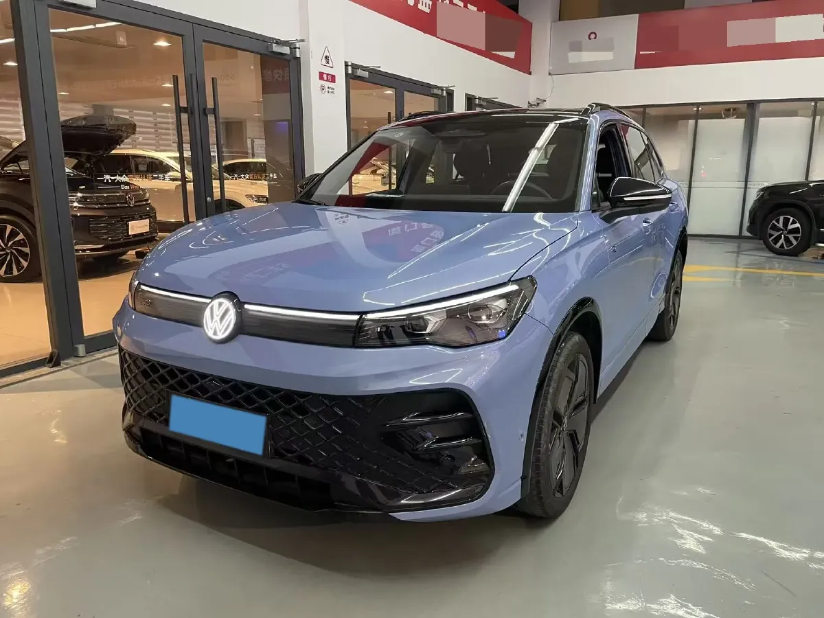 2025 Volkswagen Tiguan L 2.0T 220HP L4 7DCT,autocango,china used car exporter,china ev exporter,chinese used car exporter,chinese used ev exporter