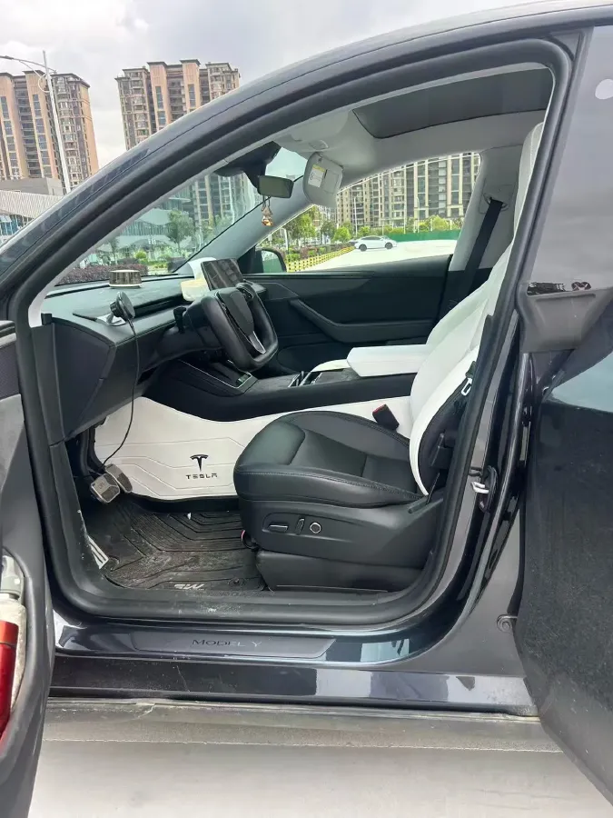 2025 Tesla Model Y BEV,autocango,china used car exporter,china ev exporter,chinese used car exporter,chinese used ev exporter