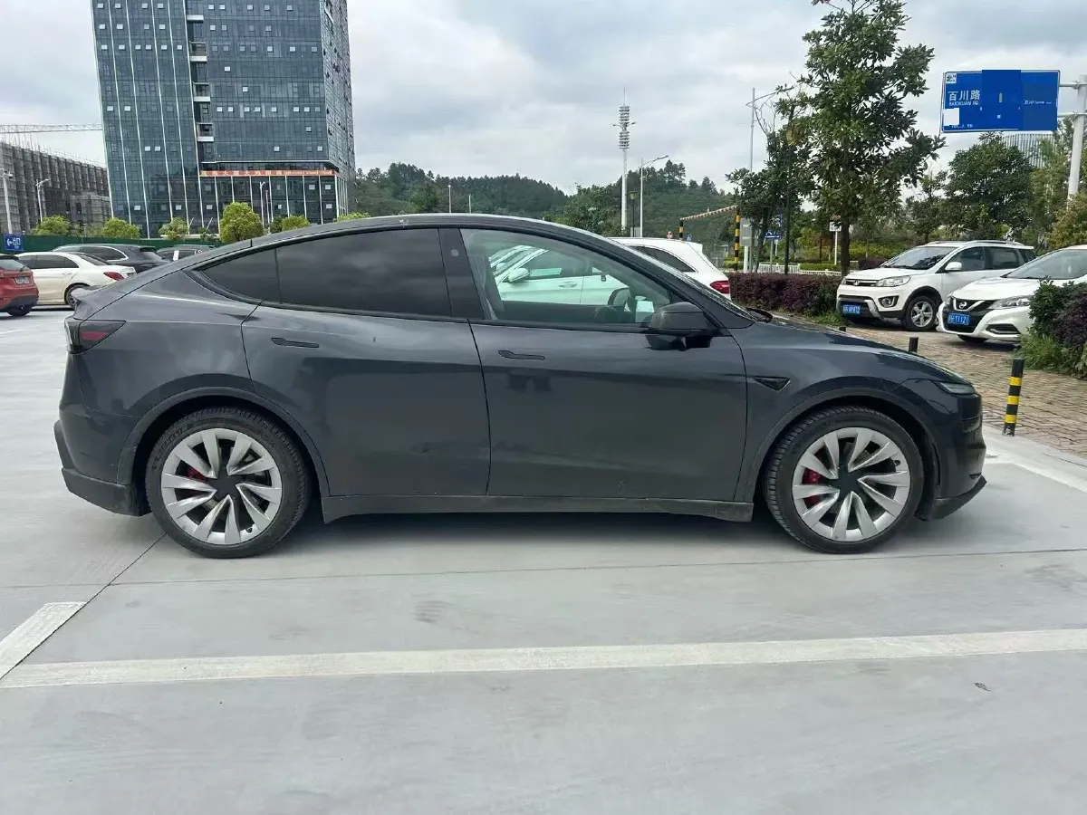 2025 Tesla Model Y BEV,autocango,china used car exporter,china ev exporter,chinese used car exporter,chinese used ev exporter