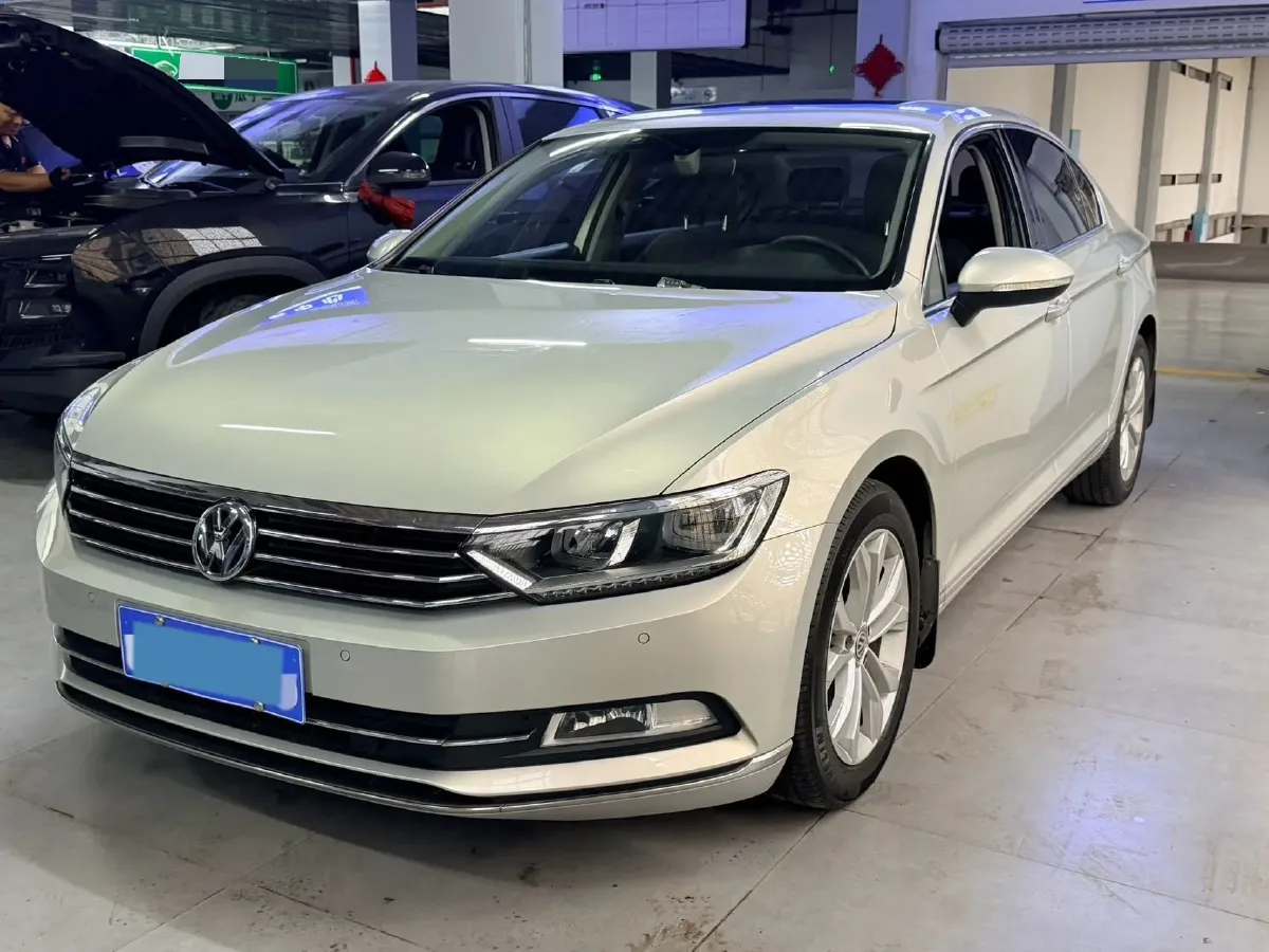 2019 Volkswagen Magotan 2.0T 186HP L4 7DCT,autocango,china used car exporter,china ev exporter,chinese used car exporter,chinese used ev exporter
