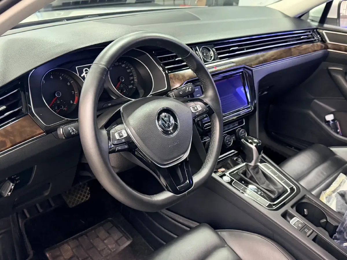 2019 Volkswagen Magotan 2.0T 186HP L4 7DCT,autocango,china used car exporter,china ev exporter,chinese used car exporter,chinese used ev exporter