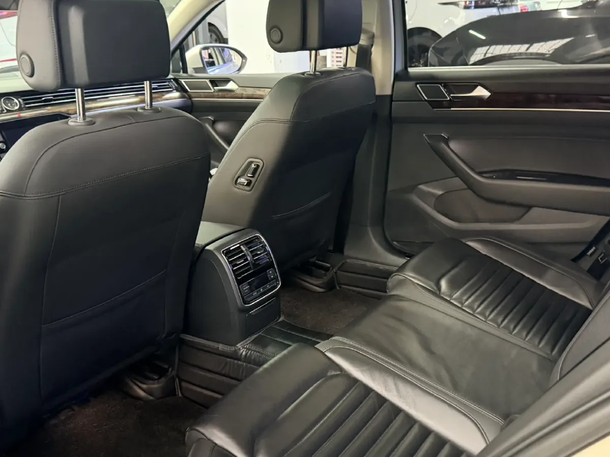 2019 Volkswagen Magotan 2.0T 186HP L4 7DCT,autocango,china used car exporter,china ev exporter,chinese used car exporter,chinese used ev exporter