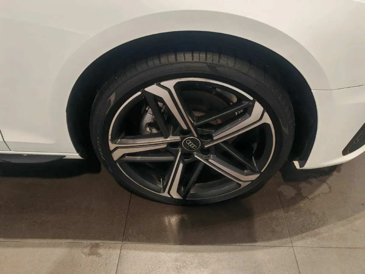 2024 Audi A4L 2.0T 190HP L4 7DCT,autocango,china used car exporter,china ev exporter,chinese used car exporter,chinese used ev exporter