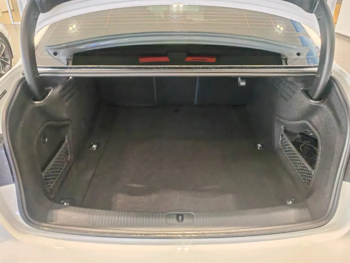 2024 Audi A4L 2.0T 190HP L4 7DCT,autocango,china used car exporter,china ev exporter,chinese used car exporter,chinese used ev exporter