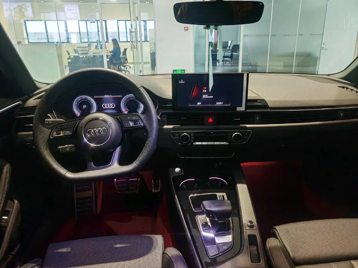 2024 Audi A4L 2.0T 190HP L4 7DCT,autocango,china used car exporter,china ev exporter,chinese used car exporter,chinese used ev exporter