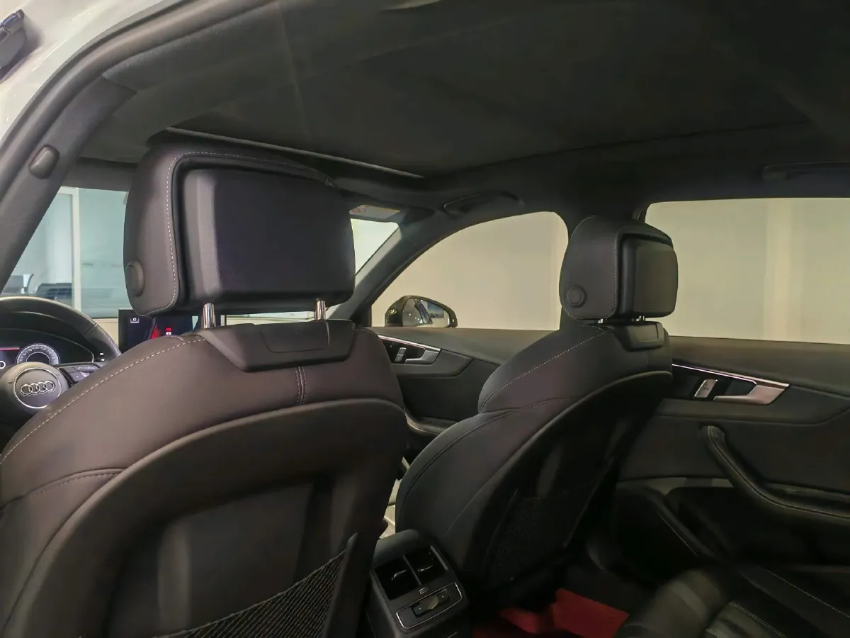 2024 Audi A4L 2.0T 190HP L4 7DCT,autocango,china used car exporter,china ev exporter,chinese used car exporter,chinese used ev exporter