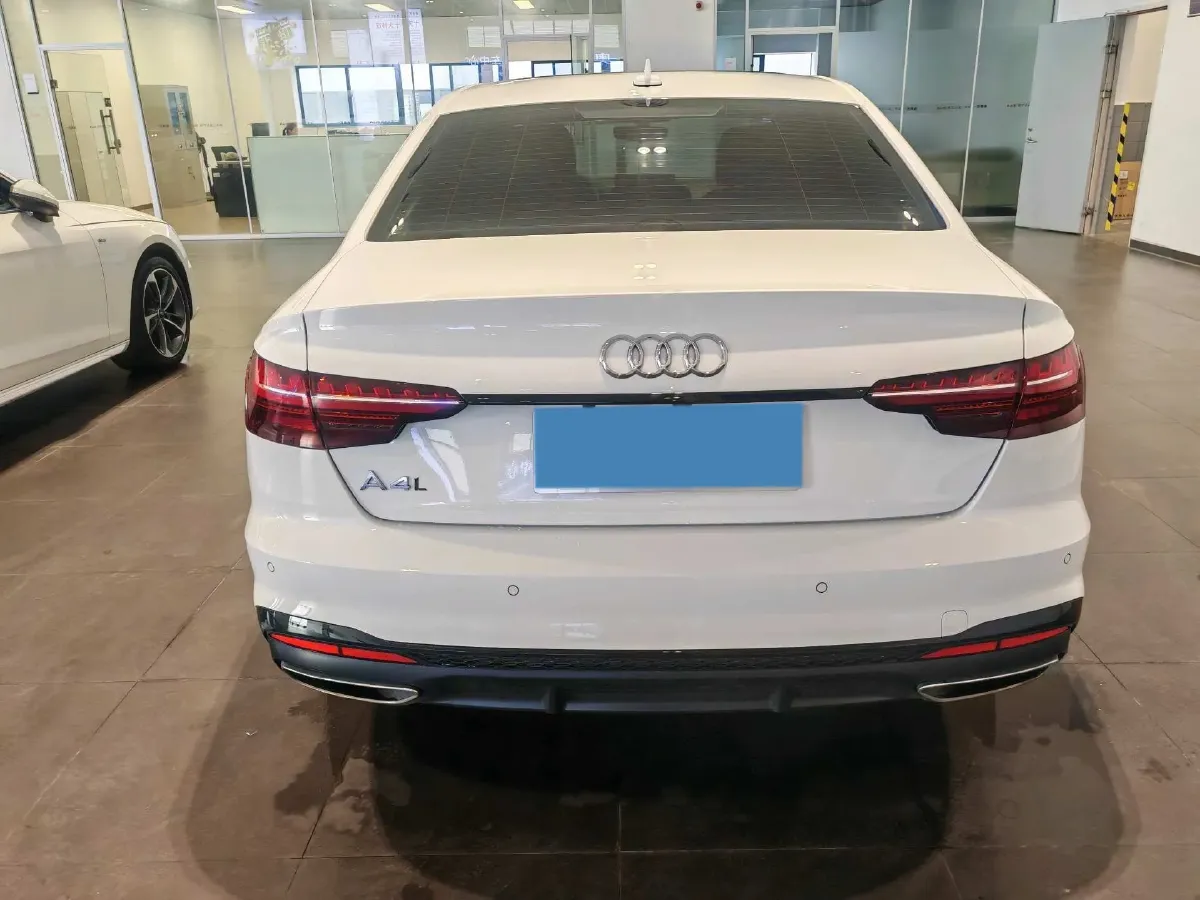 2024 Audi A4L 2.0T 190HP L4 7DCT,autocango,china used car exporter,china ev exporter,chinese used car exporter,chinese used ev exporter